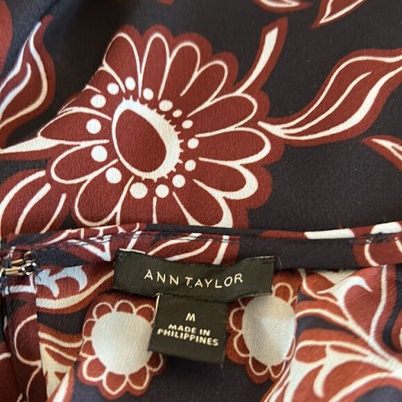 Ann Taylor black burgundy floral short sleeve blouse Size M - Picture 8 of 9